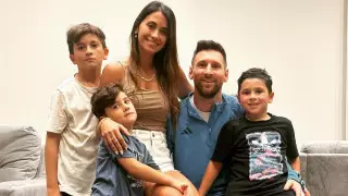 Месси в Барселоне: чемпион мира приехал в Каталонию с 16 чемоданами и семьей