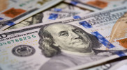 Курс доллара начал неделю со снижения