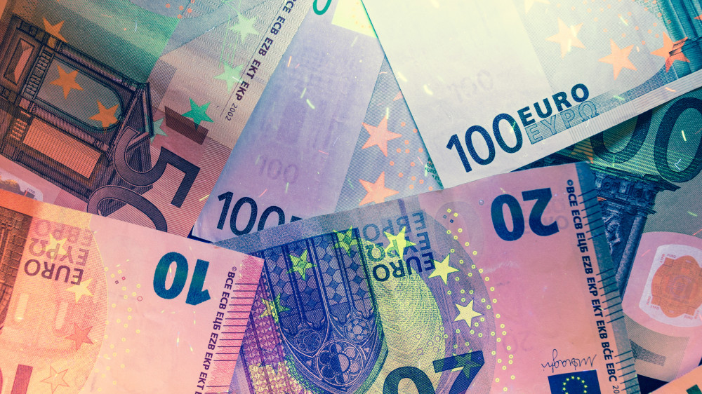 Названы официальные курсы доллара, рубля и евро на 25 апреля