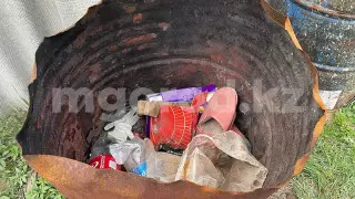 Младенца нашли в мусорном баке в Уральске: очевидица рассказала подробности