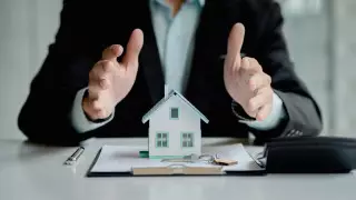 Жилье для сирот есть, но выпускать его из рук чиновники не хотят - депутат