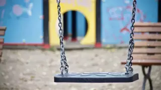 Пьяный мужчина избил 12-летнюю девочку на детской площадке в Павлодаре