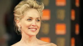 "Недостаточно сделать операцию на мозге". Шэрон Стоун высмеяла Ким Кардашьян