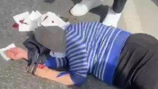 Доставщик на мопеде сбил женщину в Алматы