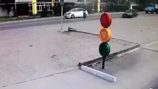 Наезд на школьницу в Алматинской области попал на видео