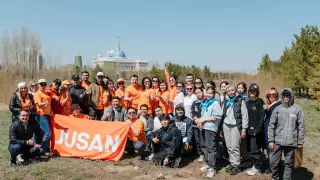 В Президентском парке появились новые деревья: Jusan Bank высадил 100 саженцев сакуры