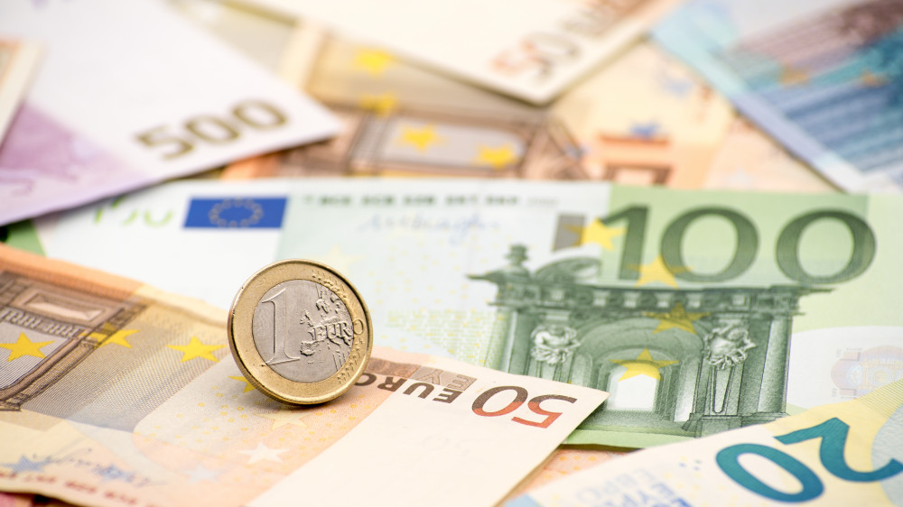 Названы официальные курсы доллара, рубля и евро на 4 мая