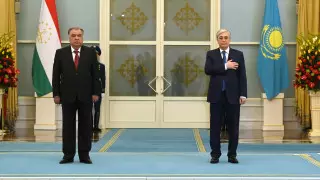 Рахмон пригласил Токаева в Таджикистан