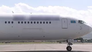 Экипаж вылетевшего из Алматы самолета отравился бортовой едой