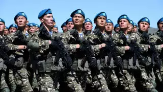 У военных должна быть достойная заработная плата - Токаев