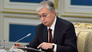 Токаев поздравил казахстанцев с Днем защитника Отечества