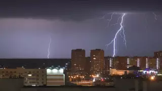 Гроза и пожарная опасность. В 11 регионах Казахстана объявлено штормовое предупреждение