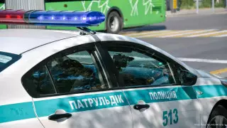 В Актобе полицейский решил подвезти за 500 тенге троих попутчиков и стал жертвой вымогательства