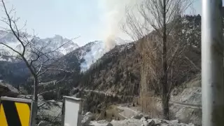 Пожар произошел на склоне горы в Медеу