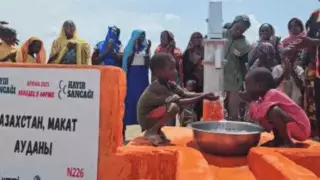 Парни из Атырауской области подарили колодец с питьевой водой жителям африканской деревни