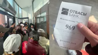 С 10 удостоверениями в одних руках. Как в Астане быстро "раздали" женскую ипотеку "Умай"