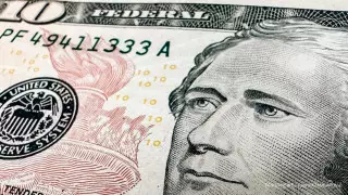 Курс доллара опустился ниже 445 тенге