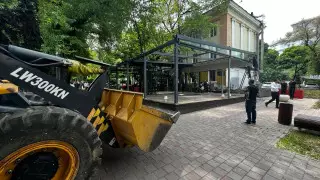 Летнюю террасу ресторана сносят в центре Алматы
