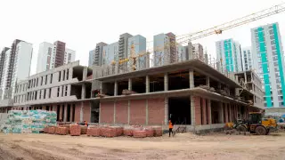 Аварийные школы заменят на новые в Астане