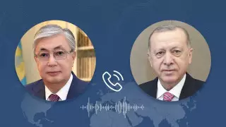 Токаев поздравил Эрдогана с победой в первом туре выборов президента