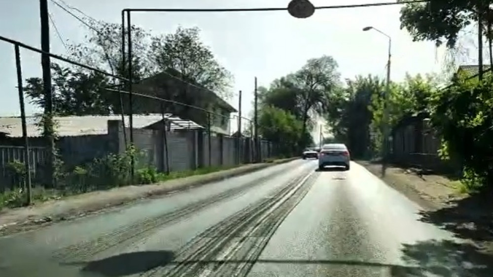 Новая разметка на дороге озадачила сельчан близ Алматы