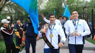 Триумфаторам ЧМ-2023 по боксу подарили квартиры в Жамбылской области