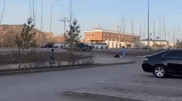 Автомобильное колесо сбило девушку на остановке в Астане