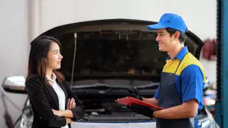 Девушкам назвали лайфхаки, как платить меньше в автосервисе