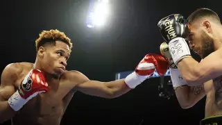 Ломаченко объяснил видео из раздевалки после титульного боя