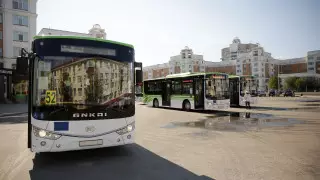 В Атырау для родителей детей-инвалидов проезд в общественном транспорте будет бесплатным