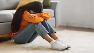 "Завел в кабинет, задвинул шторы". Учителя подозревают в домогательстве к 14-летней школьнице в Алматинской области