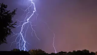 30-градусная жара и дожди с грозами сохраняются в Казахстане