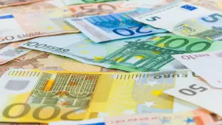 Названы официальные курсы доллара, рубля и евро на 25 мая