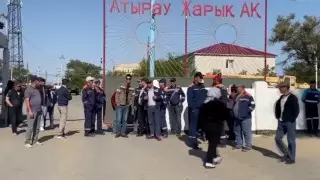 "Будем получать 100-120 тысяч": повышение зарплаты не устраивает атырауских электриков