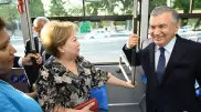 Президент Узбекистана проехался в автобусе "вместе с обычными пассажирами"
