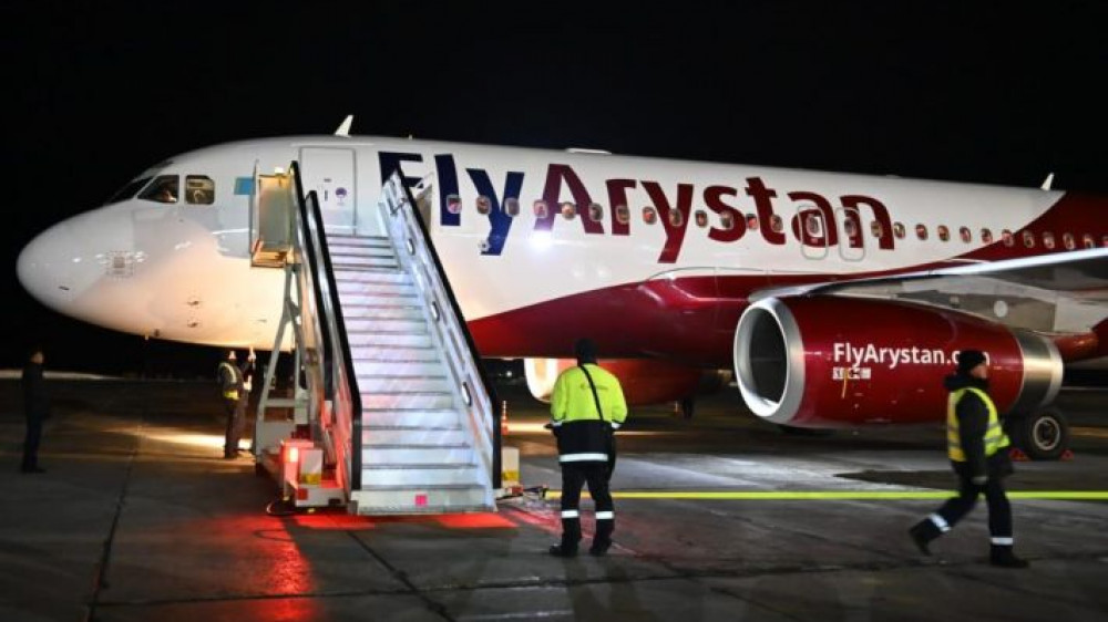 Вылетевший из Астаны самолет FlyArystan совершил вынужденную посадку