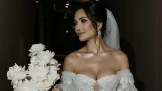 "Папу аж трясло". Айжан Байзакова сменила фамилию