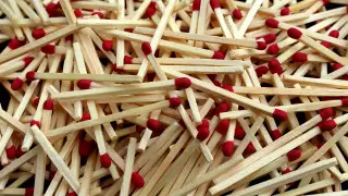 Трехлетний мальчик попал в реанимацию после игры со спичками в Алматинской области