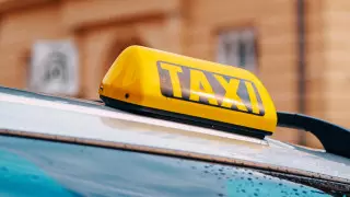 Таксистов могут обязать ездить с шашечками и проходить осмотры