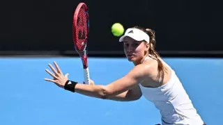 Елена Рыбакина с победы стартовала на "Ролан Гаррос"