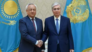 "Меняются ценности общества". Токаев обратился к писателям