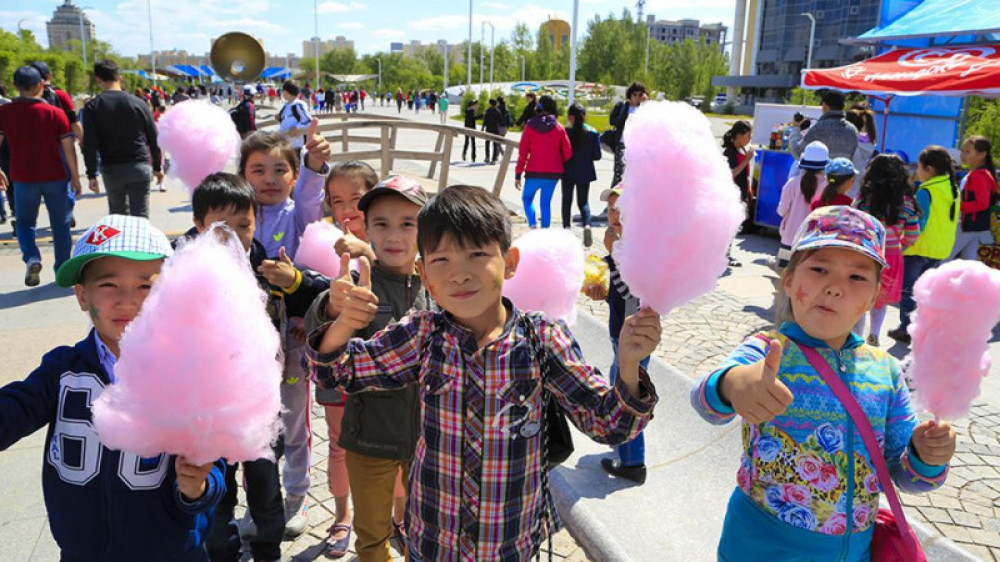 Кого в Казахстане больше, мальчиков или девочек