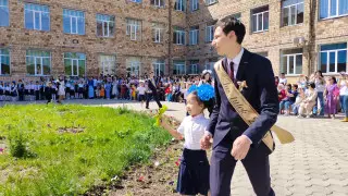 Рейды полиции и денежные награды. Как прошел последний звонок в регионах Казахстана