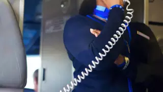 Стюардесса устроила стендап на борту самолета и стала звездой Интернета