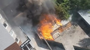 Виновника накажут? Пожарные не могли проехать к дому из-за авто в Астане