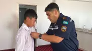 Что пообещали школьникам, спасшим малыша в Шымкенте