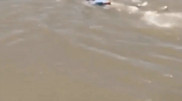 Полицейский попал на видео, спасая тонущего в Кызылординской области