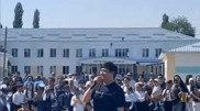 На последний звонок пригласили звезд эстрады? Видео из Тараза обсуждают в сети
