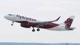 Пассажир задержанного на сутки самолета FlyArystan потерял сознание
