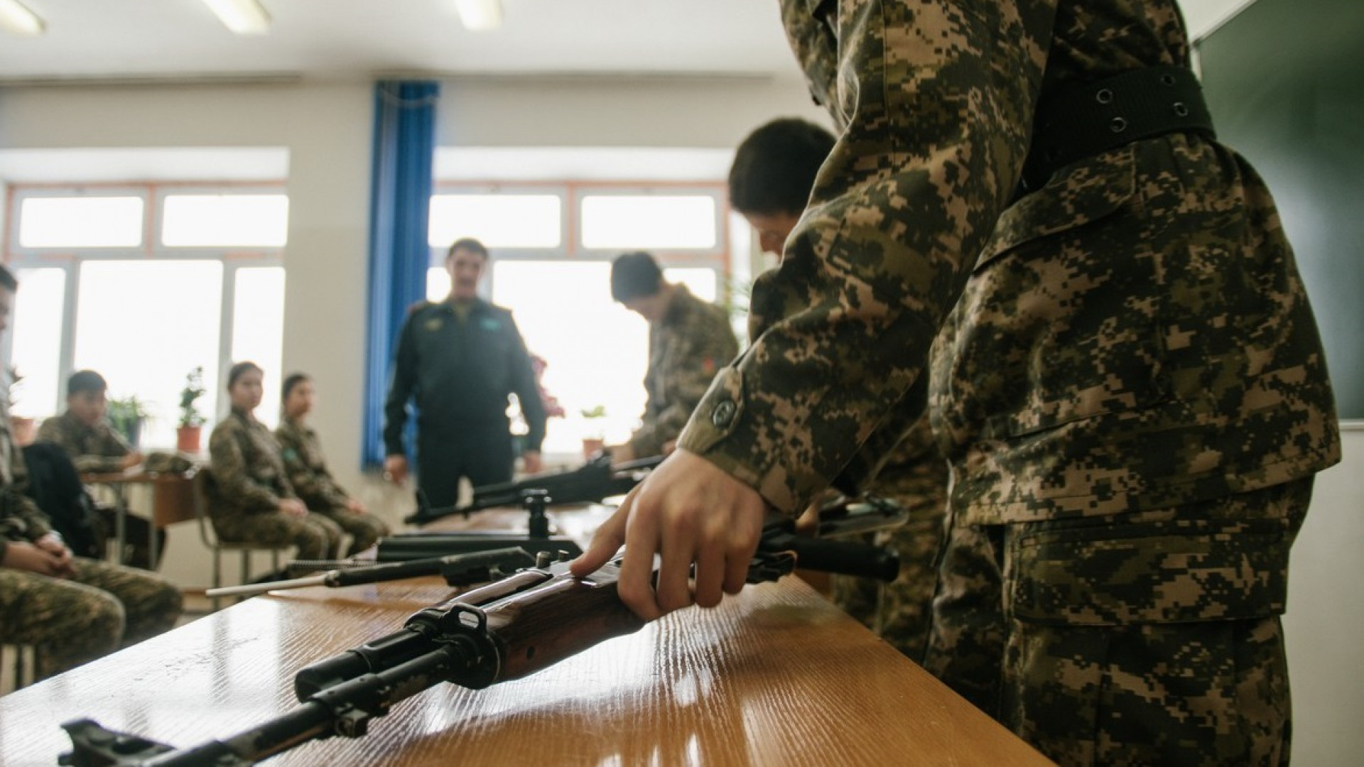 С танцпола - в военкомат. Законны ли облавы на призывников в Казахстане: 11  июня 2023 06:40 - новости на Tengrinews.kz